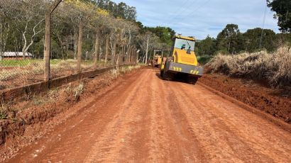 Secretaria de Agricultura trabalha nas melhorias das estradas