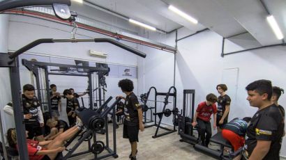 Equipe de handebol intensifica treinamento na nova academia na Arena Ivo Sguissardi