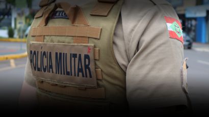 Homem é abordado pela PM e é preso por estar com mandado de prisão ativo