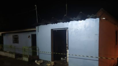 Residência unifamiliar é consumida por incêndio, em Xanxerê