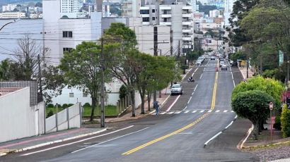 Prefeitura de Xanxerê está sinalizando ciclovia na rua Independência