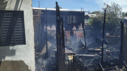 Incêndio destrói residência em Abelardo Luz
