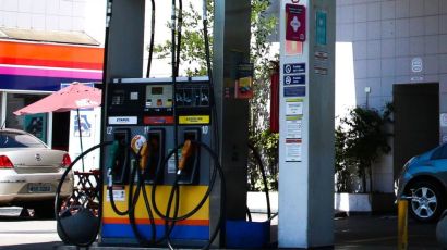 Preço da gasolina nos postos volta a subir após 15 semanas