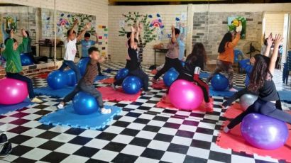 Serviços de Convivência oportunizam aulas de yoga aos educandos