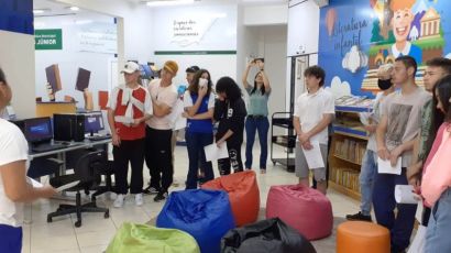 E.E.B Luiz Coradi realiza Bibliotour na Biblioteca Pública Municipal Caldas Júnior