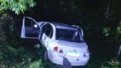 Seis pessoas ficam feridas em colisão entre carro e caminhão