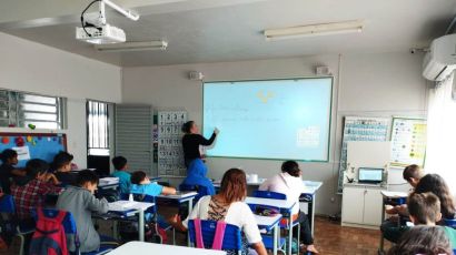 EMEB Monteiro Lobato recebe chromebook e lousa digital