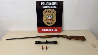 Polícia Civil cumpre três mandados e prende homem por porte ilegal de arma