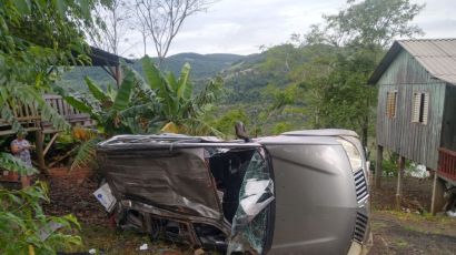 Veículo de Xanxerê se envolve em acidente em Chapecó