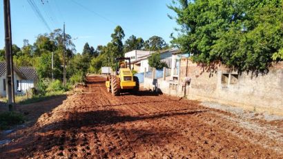Prefeitura de Xanxerê está pavimentando ruas no bairro Santos Dias