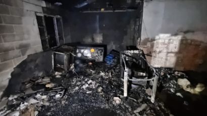 Residência fica destruída após incêndio, em Abelardo Luz