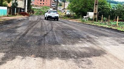 Equipes da garagem estão trabalhando na manutenção de ruas de Xanxerê