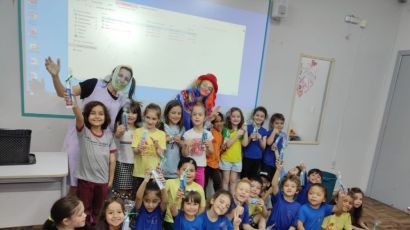Alunos da EMEB Pequeno Príncipe têm aula prática de escovação dentária