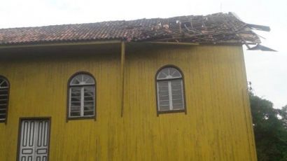 Capela tombada por patrimônio histórico de Xanxerê tem telhado destruído por temporal