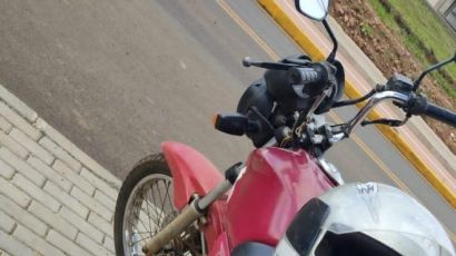 Motocicleta com registro de furto é apreendida com homem de 31 anos