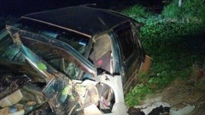 Carro saí da pista e colide contra poste, em Abelardo Luz