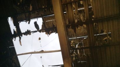 Problema no sistema elétrico provoca incêndio em galpão