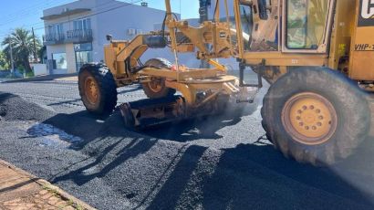 Prefeitura de Xanxerê está pavimentando trecho da Rua Armando Marinho