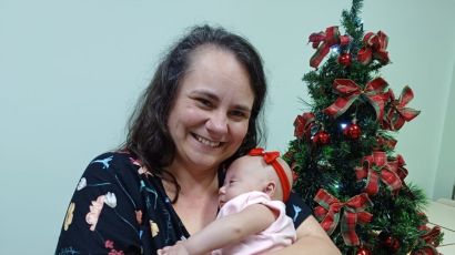 Família de São Domingos e profissionais do HRSP comemoram alta de bebê