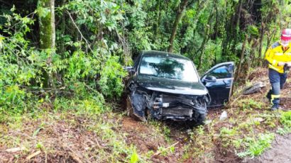 Saída de pista deixa cinco pessoas feridas na BR-282, em Ponte Serrada