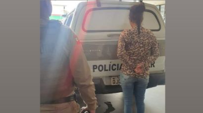 Mulher com mandado de prisão é presa no centro de Abelardo Luz
