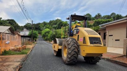 Prefeitura de Xanxerê está finalizando pavimentação asfáltica em ruas do Jardim Tarumã