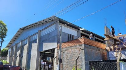 Prefeitura de Xanxerê reforma e amplia quadra de esportes da EMEB Pequeno Príncipe