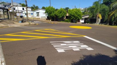 Rotatória é implantada em rua do bairro Bortolon