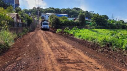 Rua no bairro Nossa Senhora de Lourdes é pavimentada