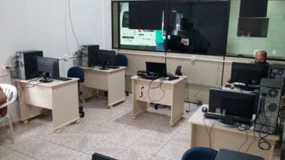 Adolescentes em situação de trabalho infantil recebem curso de informática