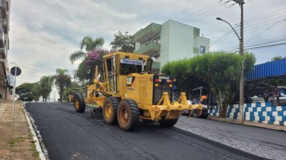 Pavimentação na rua General Osório, no Centro de Xanxerê, tem início