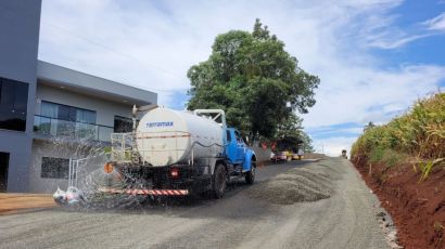 Obras de pavimentação são realizadas na XRE-810 e XRE-206