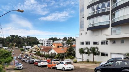 Longas filas se formam para vacinação no bairro La Salle