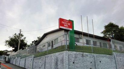 Cercamento e cobertura de acesso no Cemei Favo de Mel está em fase de finalização