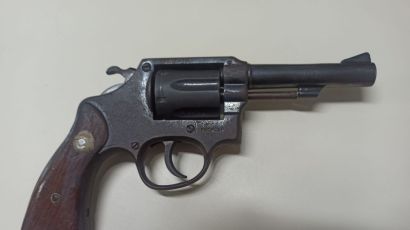 Polícia Civil prende homem em flagrante por porte ilegal de arma e munições