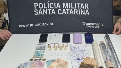 Três adolescentes e um homem são detidos em Xanxerê por tráfico de drogas