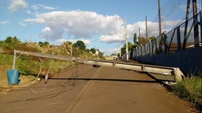 Comunicado Dcelt: queda de poste deixa 25 moradores sem energia em Xanxerê
