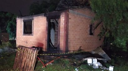 Casa fica destruída após incêndio, em Xanxerê 