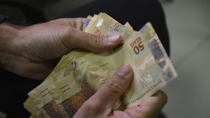 Caixa libera abono salarial para nascidos em maio e junho