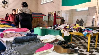 Bazar de roupas é realizado nos serviços de convivência de Xanxerê