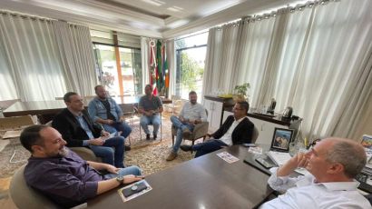 Prefeitos de Bom Jesus, Ouro Verde e Xaxim recebem delegado regional para tratar de convênios 