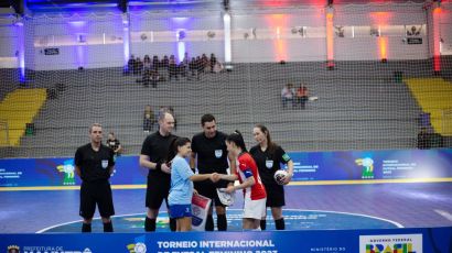 Paraguai goleia o Uruguai na Arena Ivo Sguissardi