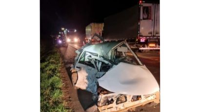 Homem fica ferido em colisão entre carro e caminhão em Faxinal dos Guedes