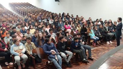 Uso responsável da internet é tema de palestra com alunos da EMEB Janete Cassol