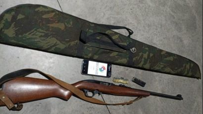 PM é chamada e homem é preso após ameaçar esposa com rifle