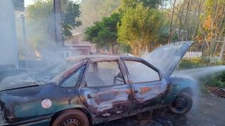 Uma pessoa fica ferida após veículo pegar fogo em Xaxim
