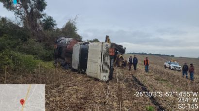 Caminhão que transportava produto perigoso tomba na SC-155, em Abelardo Luz