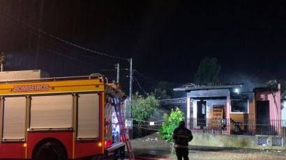Casa é atingida por incêndio durante a noite de quarta em Xanxerê  