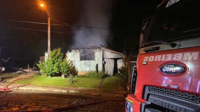 Casa é destruída pelo fogo em Xanxerê 