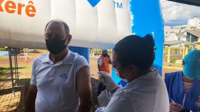 Ex-prefeito de Xanxerê, recebe primeira dose da vacina contra a Covid-19